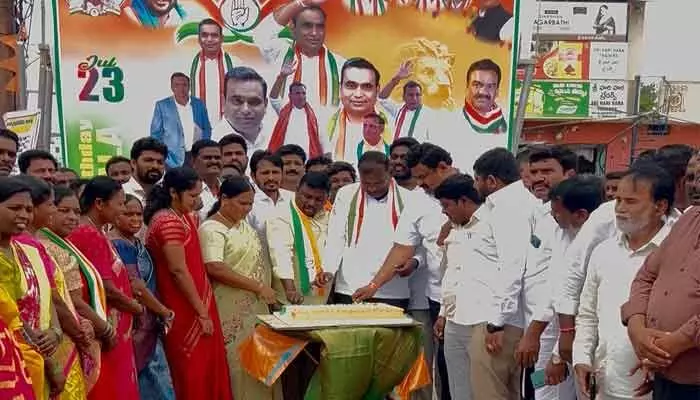 ఘనంగా భువనగిరి ఎంపీ చామల కిరణ్ కుమార్ రెడ్డి జన్మదిన వేడుకలు ఘనంగా భువనగిరి ఎంపీ చామల కిరణ్ కుమార్ రెడ్డి జన్మదిన వేడుకలు