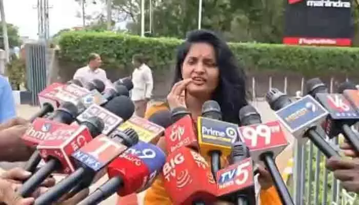 మహిళా ఉద్యోగిపై యాజమాన్యం వేధింపుల ఆరోపణలు మహిళా ఉద్యోగిపై యాజమాన్యం వేధింపుల ఆరోపణలు