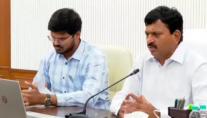 పేదోడికి ఇల్లు ఉండడం దొరలకు నచ్చడం లేదా? పేదోడికి ఇల్లు ఉండడం దొరలకు నచ్చడం లేదా?