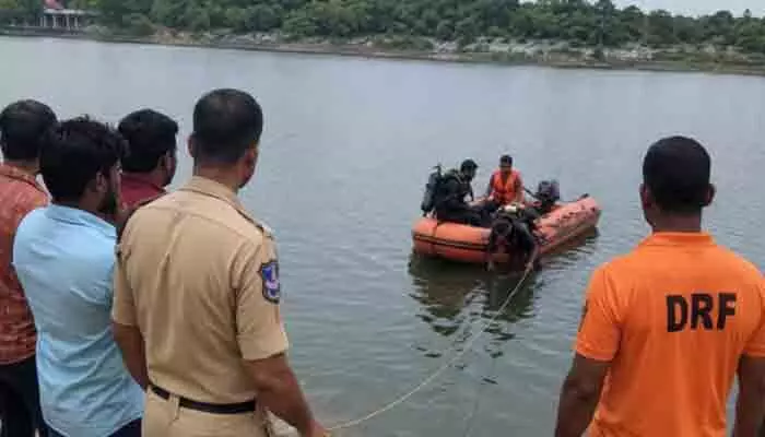 ఈదులకుంట చెరువులో పడి వ్యక్తి గల్లంతు ఈదులకుంట చెరువులో పడి వ్యక్తి గల్లంతు