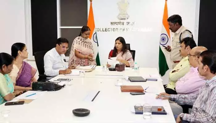 అర్హులైన లబ్ధిదారులకు రాయితీలు సత్వరమే మంజూరు చేయాలి : కలెక్టర్ డాక్టర్ ప్రియాంక ఆలా అర్హులైన లబ్ధిదారులకు రాయితీలు సత్వరమే మంజూరు చేయాలి : కలెక్టర్ డాక్టర్ ప్రియాంక ఆలా