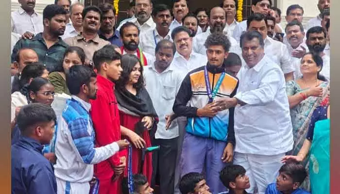 ప్రతి విద్యార్థికి నాణ్యమైన విద్య అందించడమే తమ లక్ష్యం : మంత్రి అడ్లూరి ప్రతి విద్యార్థికి నాణ్యమైన విద్య అందించడమే తమ లక్ష్యం : మంత్రి అడ్లూరి