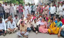 ఇదేనా ప్రజా పాలన?.. మాజీ సర్పంచ్ భర్త మృతిపై జనాగ్రహం ఇదేనా ప్రజా పాలన?.. మాజీ సర్పంచ్ భర్త మృతిపై జనాగ్రహం