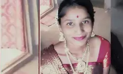 అర్ధరాత్రి ఇంటి నుంచి వివాహిత అదృశ్యం.. సీసీటీవీ ఫుటేజీలను పరిశీలిస్తున్న పోలీసులు అర్ధరాత్రి ఇంటి నుంచి వివాహిత అదృశ్యం.. సీసీటీవీ ఫుటేజీలను పరిశీలిస్తున్న పోలీసులు