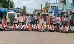ప్రధాని నివాసం ముందు నిరసనలు దుర్మార్గం ప్రధాని నివాసం ముందు నిరసనలు దుర్మార్గం