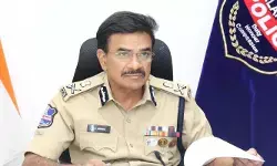 సాంకేతికతలో పోలీసులే ముందుండాలి: సైబర్ మోసాలపై డీజీపీ సీవీ ఆనంద్ హెచ్చరిక