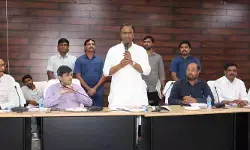 కేటీఆర్తో కుమ్మక్కై దివీస్ కోసం ఆర్ఆర్ఆర్ అలైన్మెంట్ మార్చారు: ఎమ్మెల్యే రాజగోపాల్ రెడ్డి కేటీఆర్తో కుమ్మక్కై దివీస్ కోసం ఆర్ఆర్ఆర్ అలైన్మెంట్ మార్చారు: ఎమ్మెల్యే రాజగోపాల్ రెడ్డి