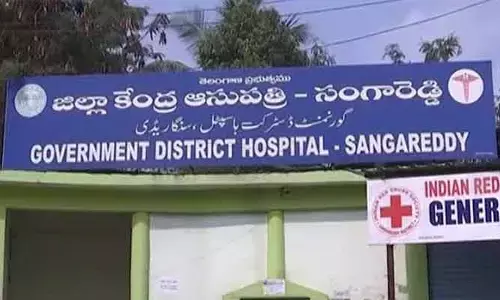 రిజిస్టర్‌లో సంతకం మాత్రమే ఉంది.. ఆస్పత్రిలో డాక్టర్ లేడు..?