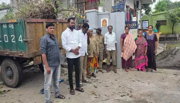 స్వచ్ఛ రామగుండం.. తడి, పొడి చెత్తపై ప్రజలకు అవగాహన స్వచ్ఛ రామగుండం.. తడి, పొడి చెత్తపై ప్రజలకు అవగాహన
