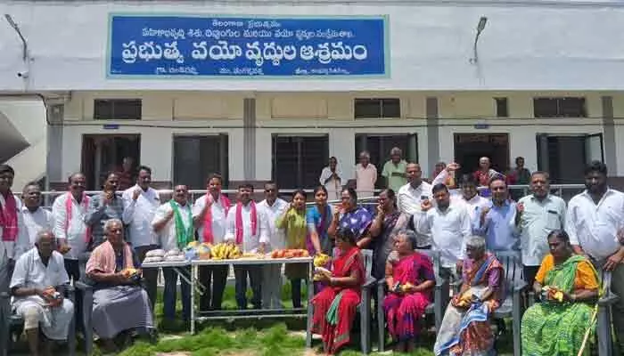 తంగళ్లపల్లి మండలంలో ఘనంగా కేటీఆర్ జన్మదిన వేడుకలు తంగళ్లపల్లి మండలంలో ఘనంగా కేటీఆర్ జన్మదిన వేడుకలు