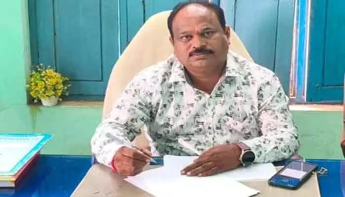 కరకగూడెం నూతన ఎంపీడీఓగా శ్రీనివాస్ బాధ్యతల స్వీకరణ కరకగూడెం నూతన ఎంపీడీఓగా శ్రీనివాస్ బాధ్యతల స్వీకరణ