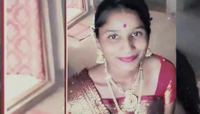అర్ధరాత్రి ఇంటి నుంచి వివాహిత అదృశ్యం.. సీసీటీవీ ఫుటేజీలను పరిశీలిస్తున్న పోలీసులు అర్ధరాత్రి ఇంటి నుంచి వివాహిత అదృశ్యం.. సీసీటీవీ ఫుటేజీలను పరిశీలిస్తున్న పోలీసులు