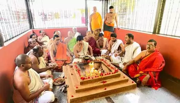 కర్మన్ఘాట్ ఆలయంలో వరుణ యాగం కర్మన్ఘాట్ ఆలయంలో వరుణ యాగం