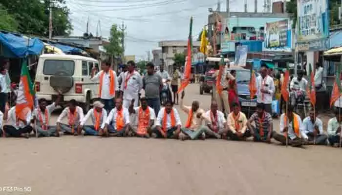 ప్రధాని నివాసం ముందు నిరసనలు దుర్మార్గం ప్రధాని నివాసం ముందు నిరసనలు దుర్మార్గం