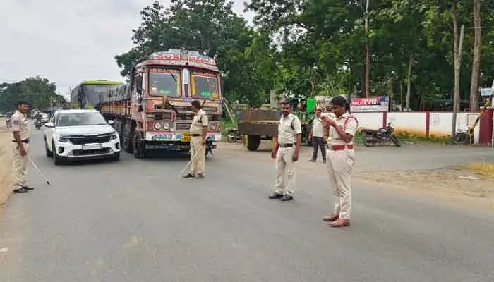 దొంగతనం చేసి పారిపోతున్న వ్యక్తులు పట్టివేత? దొంగతనం చేసి పారిపోతున్న వ్యక్తులు పట్టివేత?