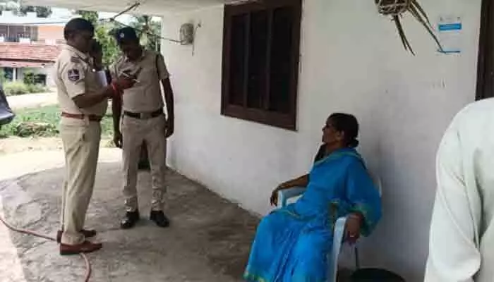 సాయం చేస్తానంటూ నమ్మించి బంగారం చోరీ సాయం చేస్తానంటూ నమ్మించి బంగారం చోరీ