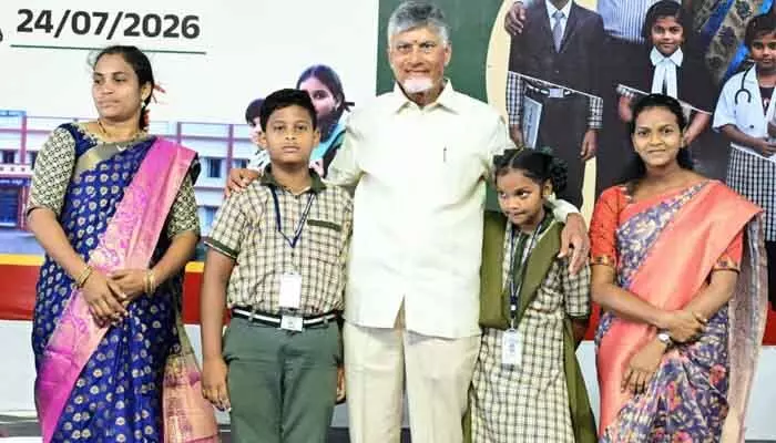 మీకు మార్కులు తగ్గితే.. లోకేశ్కు తగ్గినట్లే : సీఎం చంద్రబాబు మీకు మార్కులు తగ్గితే.. లోకేశ్కు తగ్గినట్లే : సీఎం చంద్రబాబు