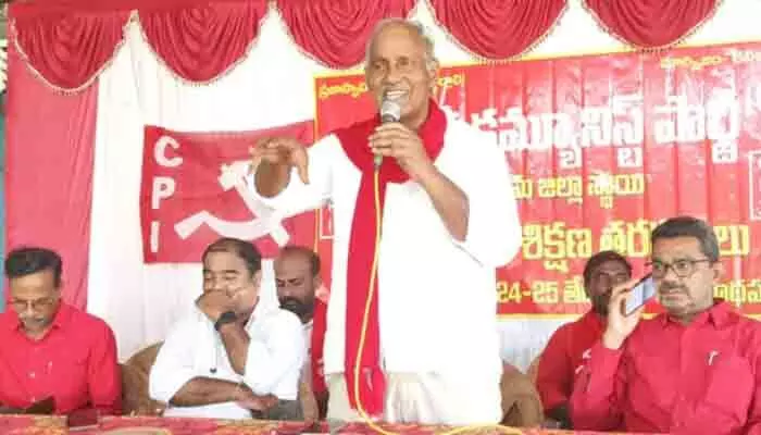 ప్రశ్నాపత్రాల లీకేజీలతో యువత భవిష్యత్తుతో చెలగాటం ప్రశ్నాపత్రాల లీకేజీలతో యువత భవిష్యత్తుతో చెలగాటం