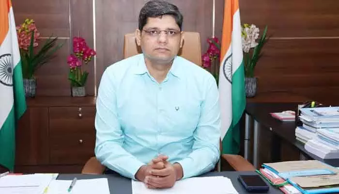 శాఖల మధ్య సమన్వయంతో ప్రాజెక్టులను పూర్తి చేయాలని అధికారులకు కలెక్టర్ ఆదేశం శాఖల మధ్య సమన్వయంతో ప్రాజెక్టులను పూర్తి చేయాలని అధికారులకు కలెక్టర్ ఆదేశం