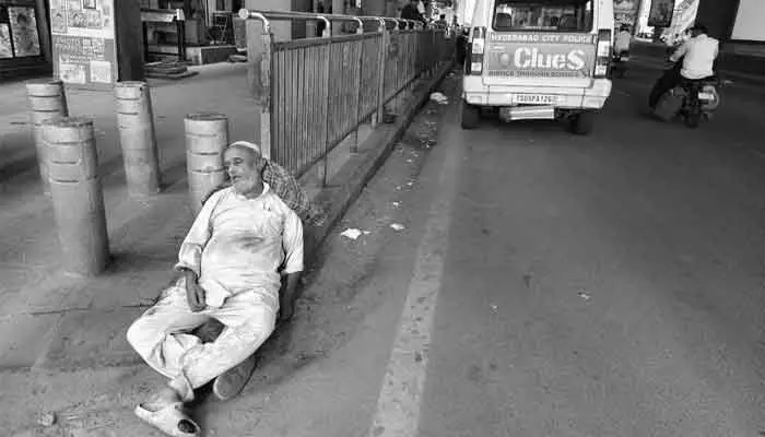 చిక్కడపల్లిలో గుర్తు తెలియని వ్యక్తి మృతదేహం చిక్కడపల్లిలో గుర్తు తెలియని వ్యక్తి మృతదేహం