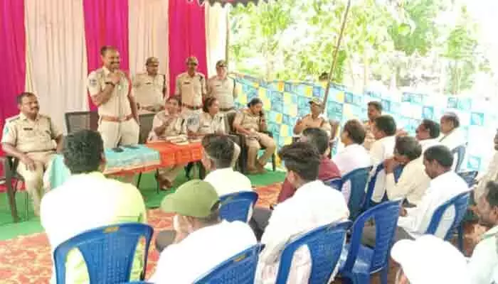 అటవీ భూములు దున్నితే కఠిన చర్యలు అటవీ భూములు దున్నితే కఠిన చర్యలు