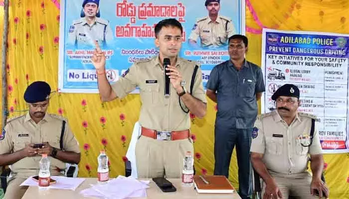 మద్యం సేవించి వాహనాలు నడపడం వల్లే ప్రమాదాలు: ఎస్పీ అఖిల్ మహాజన్ మద్యం సేవించి వాహనాలు నడపడం వల్లే ప్రమాదాలు: ఎస్పీ అఖిల్ మహాజన్