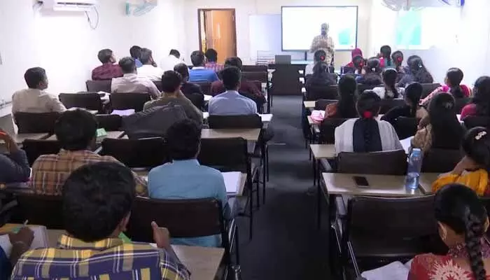 గ్రూప్స్, పోలీస్, బ్యాంకింగ్ కొలువులకు ఉచిత శిక్షణ గ్రూప్స్, పోలీస్, బ్యాంకింగ్ కొలువులకు ఉచిత శిక్షణ