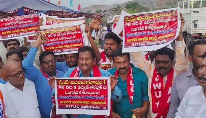 డిప్యూటీ సీఎంను కలవనివ్వకుండా సింగరేణి యాజమాన్యం కుట్ర డిప్యూటీ సీఎంను కలవనివ్వకుండా సింగరేణి యాజమాన్యం కుట్ర
