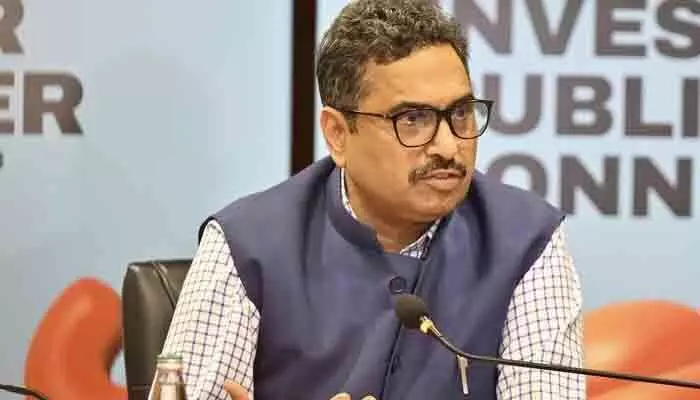 నెల రోజుల్లో విద్యార్థులందరికీ 2 జతల యూనిఫామ్లు నెల రోజుల్లో విద్యార్థులందరికీ 2 జతల యూనిఫామ్లు