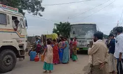 రంగాపూర్‌లో తాగునీటి కోసం రోడ్డెక్కిన గ్రామస్తులు