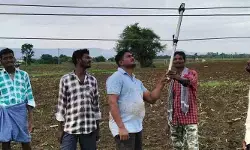ప్రమాదకరంగా పంట పొలాల కరెంట్ లైన్ ప్రమాదకరంగా పంట పొలాల కరెంట్ లైన్