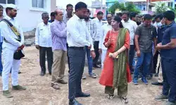 నిర్మాణంలో ఉన్న నూతన ఆసుపత్రి భవనాల పనులను పరిశీలించిన కలెక్టర్