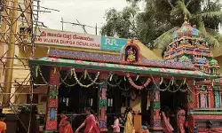 ఆషాఢ మహోత్సవాల్లో శాకంబరీ దేవి అలంకారంలో శ్రీ విజయ దుర్గామాత ఆషాఢ మహోత్సవాల్లో శాకంబరీ దేవి అలంకారంలో శ్రీ విజయ దుర్గామాత