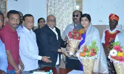 నిజామాబాద్ జిల్లాలో పర్యటించిన హైకోర్టు న్యాయమూర్తులు నిజామాబాద్ జిల్లాలో పర్యటించిన హైకోర్టు న్యాయమూర్తులు