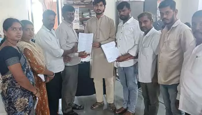 సర్పంచ్ భర్త పెత్తనంపై వార్డు సభ్యుల తిరుగుబాటు సర్పంచ్ భర్త పెత్తనంపై వార్డు సభ్యుల తిరుగుబాటు