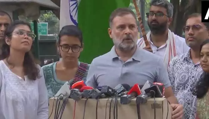 ధర్మేంద్ర ప్రధాన్ను తొలగించి, ప్రధాని మోదీ క్షమాపణ చెప్పాలి: రాహుల్ గాంధీ ధర్మేంద్ర ప్రధాన్ను తొలగించి, ప్రధాని మోదీ క్షమాపణ చెప్పాలి: రాహుల్ గాంధీ