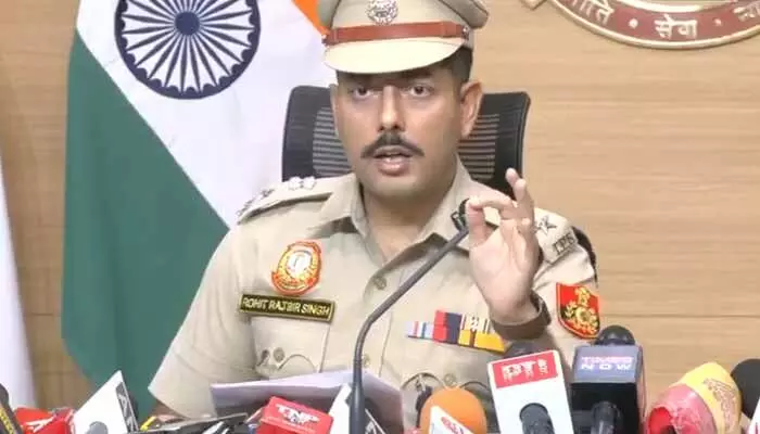 ఢిల్లీలో నిరసనలు.. పాకిస్తాన్ సోషల్ మీడియా అకౌంట్లపై ఢిల్లీ పోలీస్ నిఘా ఢిల్లీలో నిరసనలు.. పాకిస్తాన్ సోషల్ మీడియా అకౌంట్లపై ఢిల్లీ పోలీస్ నిఘా