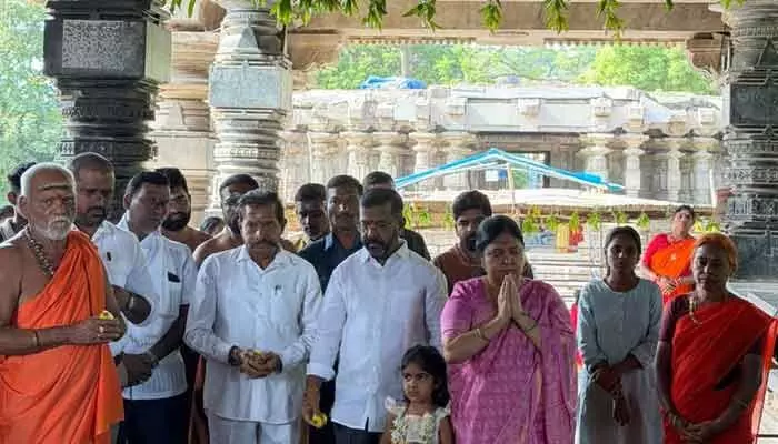 వర్షాలు కురవాలని ప్రత్యేక పూజలు చేసిన ఎమ్మెల్యే నాయిని దంపతులు వర్షాలు కురవాలని ప్రత్యేక పూజలు చేసిన ఎమ్మెల్యే నాయిని దంపతులు