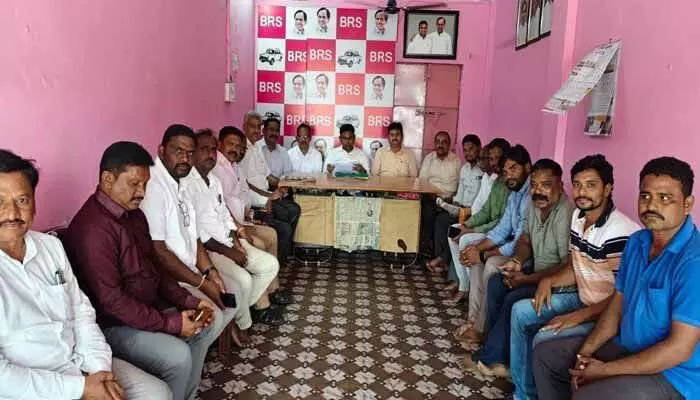 ‘SIR పై ప్రతి ఒక్కరూ దృష్టి సారించాలి’:మాజీ ఎమ్మెల్యే రేగా కాంతారావు ‘SIR పై ప్రతి ఒక్కరూ దృష్టి సారించాలి’:మాజీ ఎమ్మెల్యే రేగా కాంతారావు