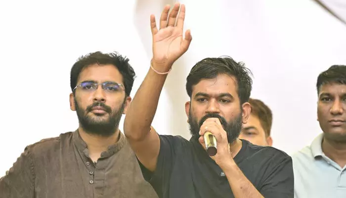 నన్ను హీరోను చేయకండి: ధర్మేంద్ర ప్రధాన్ రాజీనామా అనంతరం సీజేపీ చీఫ్ కీలక వ్యాఖ్యలు నన్ను హీరోను చేయకండి: ధర్మేంద్ర ప్రధాన్ రాజీనామా అనంతరం సీజేపీ చీఫ్ కీలక వ్యాఖ్యలు
