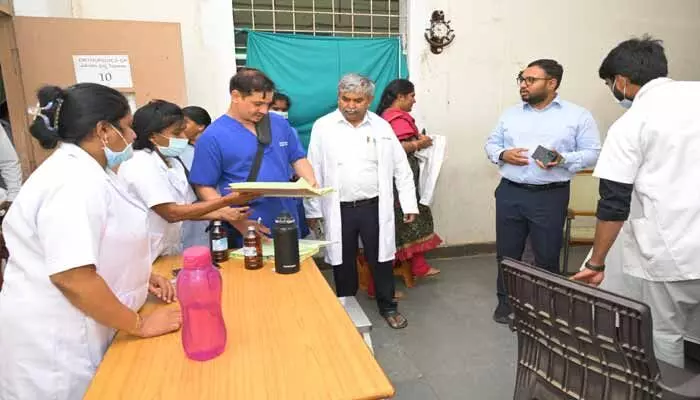 డ్యూటీలో నిర్లక్ష్యం వహిస్తే చర్యలు తప్పవు: జిల్లా కలెక్టర్ డ్యూటీలో నిర్లక్ష్యం వహిస్తే చర్యలు తప్పవు: జిల్లా కలెక్టర్
