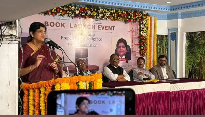 న్యాయ వ్యవహారాల విషయపరిజ్ఞానం కోసం పుస్తకాన్ని రచించడం అభినందనీయం : జస్టిస్ టి. మాధవి దేవి న్యాయ వ్యవహారాల విషయపరిజ్ఞానం కోసం పుస్తకాన్ని రచించడం అభినందనీయం : జస్టిస్ టి. మాధవి దేవి