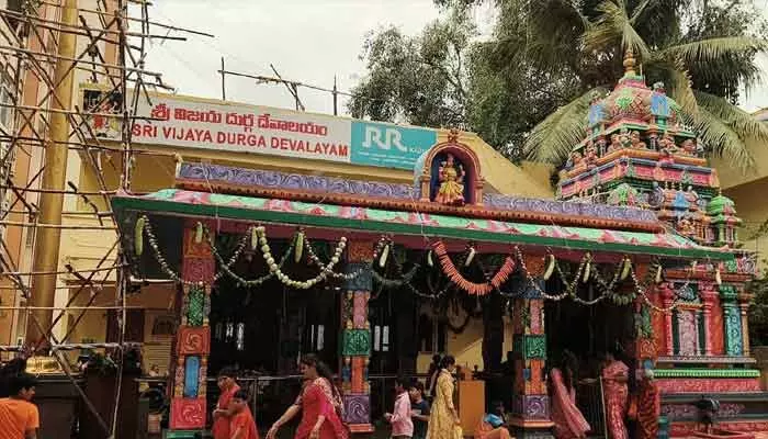 ఆషాఢ మహోత్సవాల్లో శాకంబరీ దేవి అలంకారంలో శ్రీ విజయ దుర్గామాత ఆషాఢ మహోత్సవాల్లో శాకంబరీ దేవి అలంకారంలో శ్రీ విజయ దుర్గామాత