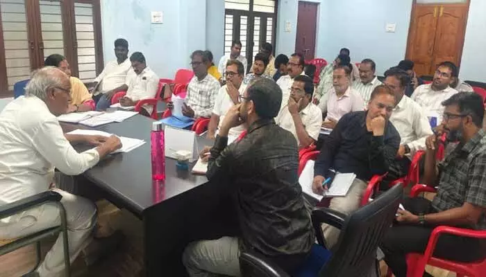సమన్వయంతోనే పనుల్లో వేగం, పారదర్శకత: ఎమ్మెల్యే కూనంనేని సాంబశివరావు సమన్వయంతోనే పనుల్లో వేగం, పారదర్శకత: ఎమ్మెల్యే కూనంనేని సాంబశివరావు