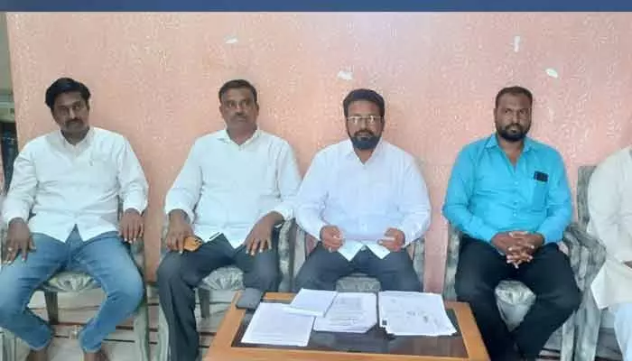 స్థానికేతరులకు ఖాజీ పదవులా ? స్థానికేతరులకు ఖాజీ పదవులా ?