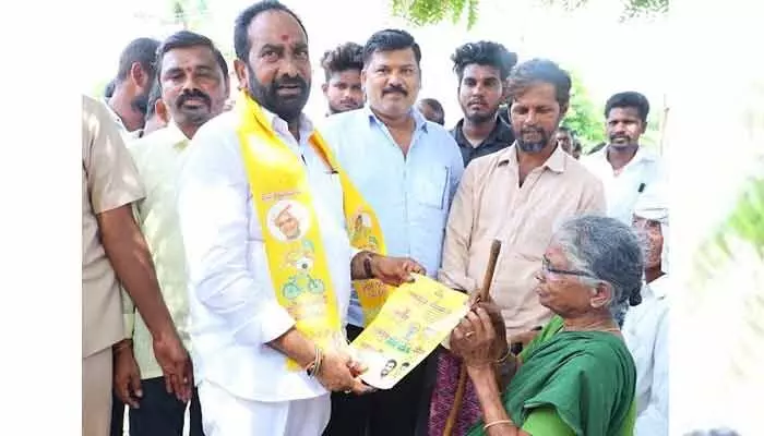 ఒక్క అవకాశం ఇస్తే రాష్ట్రం లూటీ చేశాడు.. జగన్పై జూలకంటి ఫైర్ ఒక్క అవకాశం ఇస్తే రాష్ట్రం లూటీ చేశాడు.. జగన్పై జూలకంటి ఫైర్