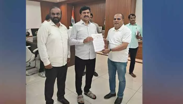 హైదరాబాద్ జిల్లాలో నత్తకే నడకలు నేర్పుతున్న ‘సర్’ ప్రక్రియ హైదరాబాద్ జిల్లాలో నత్తకే నడకలు నేర్పుతున్న ‘సర్’ ప్రక్రియ