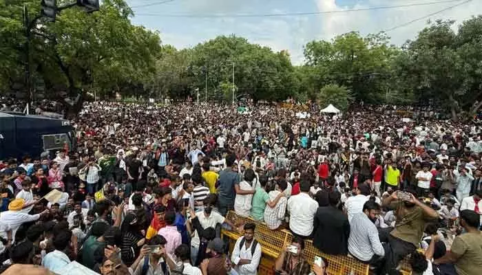 జ్వలిస్తున్న యువశక్తి జ్వలిస్తున్న యువశక్తి