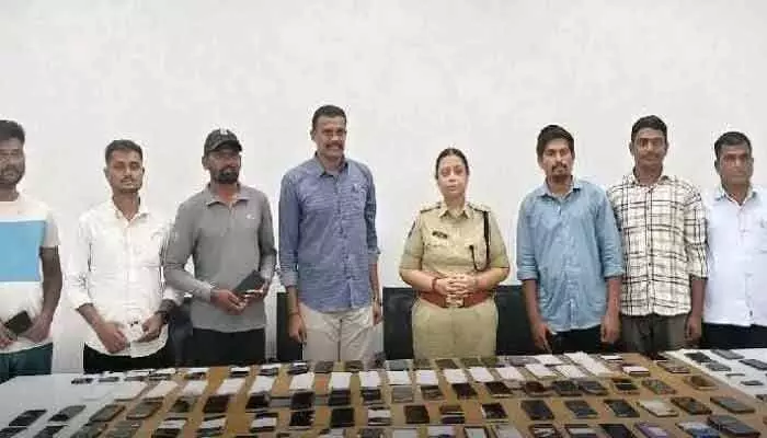 సెకండ్ హ్యాండ్ ఫోన్లతో అప్రమత్తంగా ఉండాలి : ఎస్పీ నితికా పంత్ సెకండ్ హ్యాండ్ ఫోన్లతో అప్రమత్తంగా ఉండాలి : ఎస్పీ నితికా పంత్
