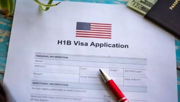 US Court: హెచ్-1బీ వీసాపై 1,00,000 డాలర్ల రుసుముకు అమెరికా కోర్టు బ్రేక్ US Court: హెచ్-1బీ వీసాపై 1,00,000 డాలర్ల రుసుముకు అమెరికా కోర్టు బ్రేక్